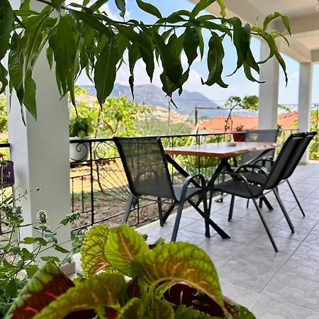 Rahones Appartement Himarë