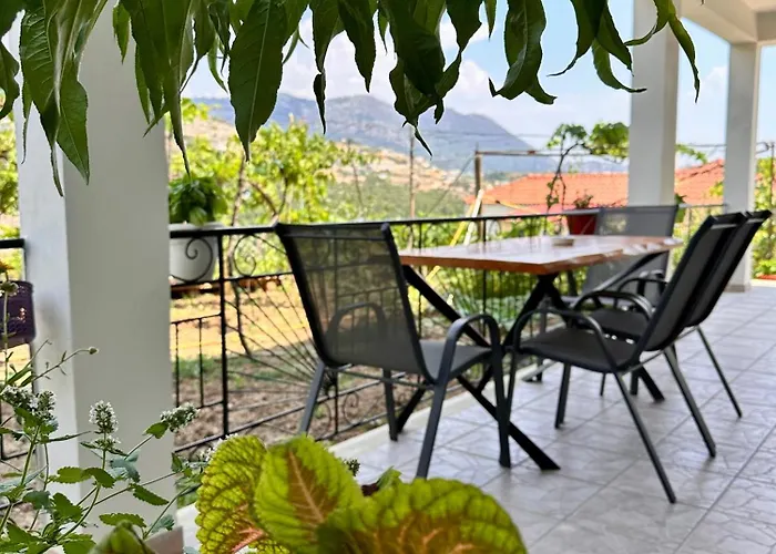 Rahones Apartment Himare