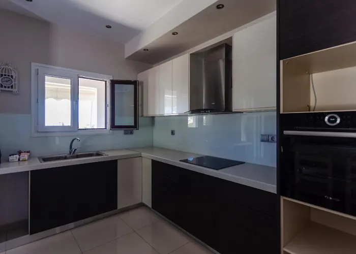 Rahones Apartment Himare